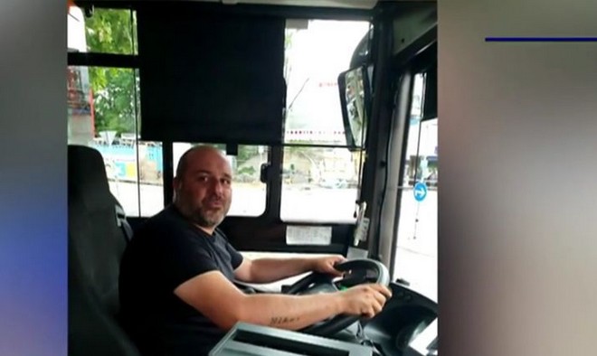 Έλληνας οδηγός λεωφορείου στη Γερμανία έσωσε κοριτσάκι από πνιγμό