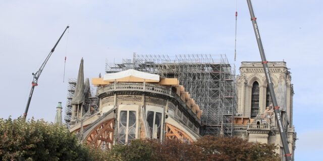 Παναγία Παρισίων: Χωρίς χριστουγεννιάτικη λειτουργία για πρώτη φορά από το 1803