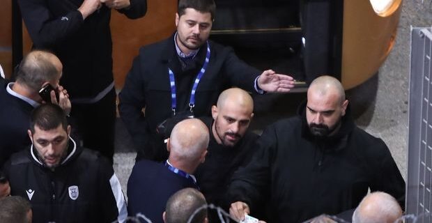 Ολυμπιακός – ΠΑΟΚ: Ένταση κατά την άφιξη με Γκαγκάτση και αστυνομία