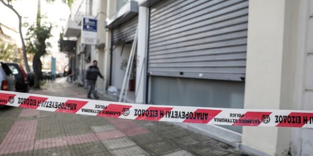 Έκρηξη έξω από κτίριο που στεγάζεται ασφαλιστική εταιρεία στο Περιστέρι