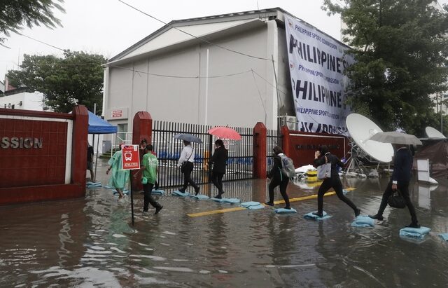 Φιλιππίνες: Χριστούγεννα με καταστροφές από τον τυφώνα Φανφόν