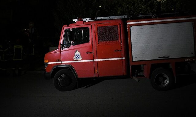 Θεσσαλονίκη: Φωτιά σε τρία οχήματα τα ξημερώματα στην Άνω Πόλη
