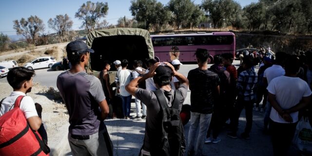 Λέρος: Εμπόδισαν πρόσφυγες και μετανάστες να αποβιβαστούν στο νησί