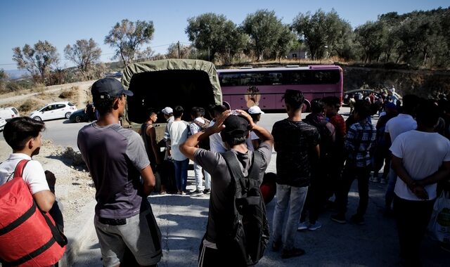 Λέρος: Εμπόδισαν πρόσφυγες και μετανάστες να αποβιβαστούν στο νησί