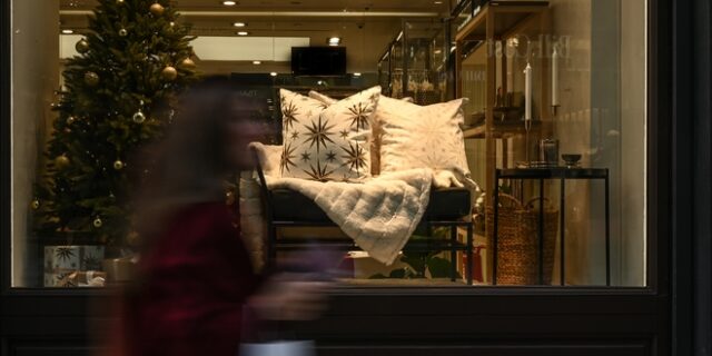 Εορταστικό ωράριο: Πώς θα λειτουργήσουν τα καταστήματα έως την Πρωτοχρονιά