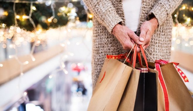 Χριστούγεννα 2019: Ξεκινά το εορταστικό ωράριο – Ποιες Κυριακές θα είναι ανοιχτά τα καταστήματα