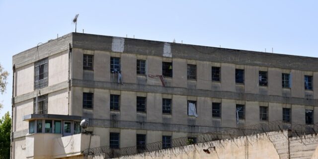 Έβαλαν φωτιά στο αυτοκίνητο της Διευθύντριας του Ψυχιατρείου των Φυλακών Κορυδαλλού