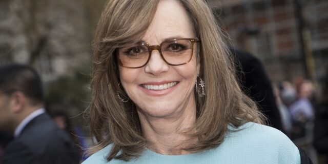 Συνελήφθη η ηθοποιός Σάλι Φιλντ σε διαμαρτυρία για την κλιματική αλλαγή