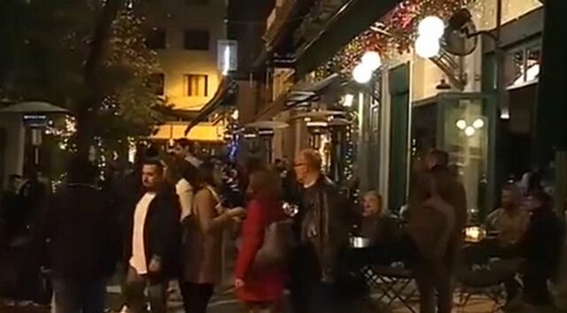 Smirting: Η νέα μόδα έξω από τα μαγαζιά – Φλερτ με αφορμή το κάπνισμα