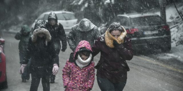 Κακοκαιρία “Ζηνοβία”: Πολικό ψύχος, χιόνια και θυελλώδεις άνεμοι μέχρι την Πρωτοχρονιά