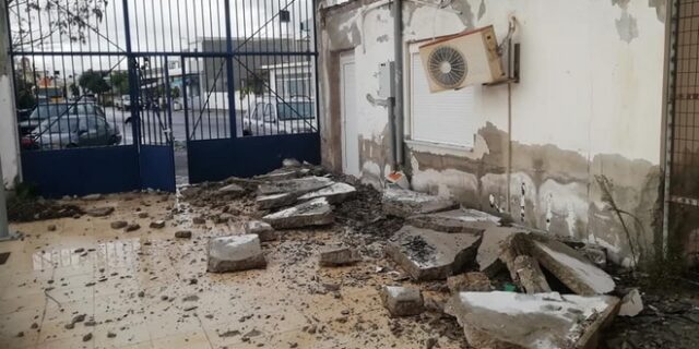 Κρήτη: Κατέρρευσε η κεντρική είσοδος του δημοτικού σταδίου στο Ηράκλειο