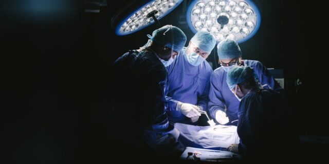 Σερβία: Σπάνια μεταμόσχευση όρχεως μεταξύ δίδυμων αδελφών