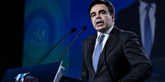 Καρφιά Σχοινά για Τραμπ και για τα ρατσιστικά μπάρμπεκιου