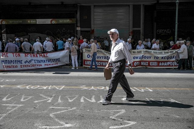 Σε εξέλιξη συνάντηση εκπροσώπων των συνταξιούχων με Γ. Γερπαπετρίτης και Γ. Βρούτση