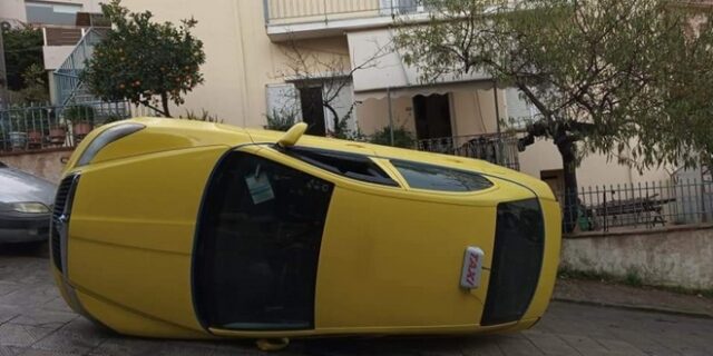 Ταξί αναποδογύρισε στον Υμηττό