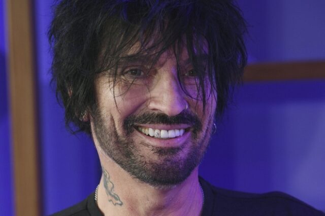 Tommy Lee: Επιστολή στον Βορίδη για τα γαϊδουράκια της Σαντορίνης