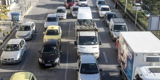 Κίνηση στους δρόμους: “Στα κόκκινα” οι κεντρικοί άξονες και τα νεύρα των οδηγών