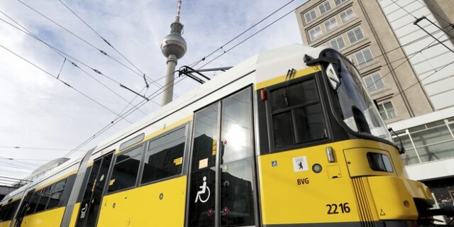 Γερμανία: Επιβάτες σταμάτησαν ακυβέρνητο τραμ μετά τη λιποθυμία του οδηγού