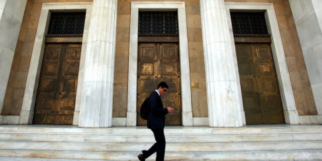 ΤτΕ: Μείωση 409 εκ. ευρώ στις καταθέσεις νοικοκυριών