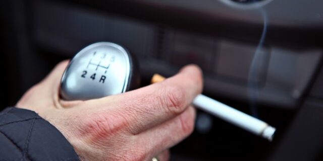 Βρετανία: Οδηγός ψέκασε αποσμητικό, άναψε τσιγάρο και… προκάλεσε έκρηξη