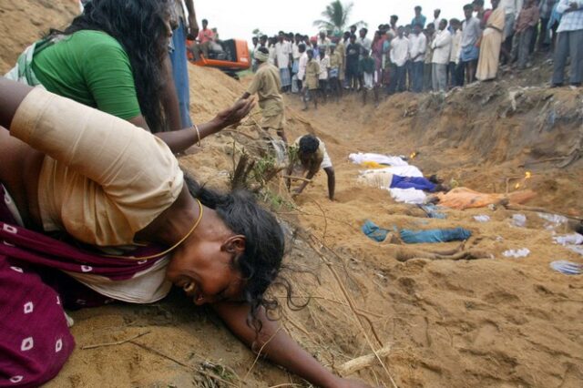 26 Δεκεμβρίου: Η Ασία τιμά τους νεκρούς του τσουνάμι του 2004 – Σε μία μέρα χάθηκαν 230.000 άνθρωποι