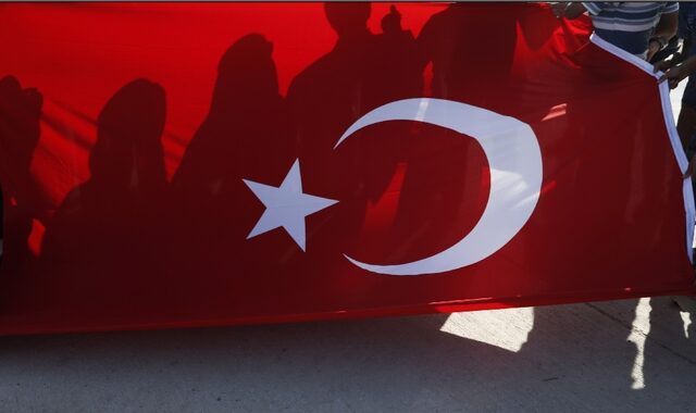 Τουρκία: “Οι Έλληνες δεν μπορούν να ξεχάσουν ότι τους ρίξαμε στο Αιγαίο” – “Εκτίθεστε” απαντά το ΥΠΕΞ