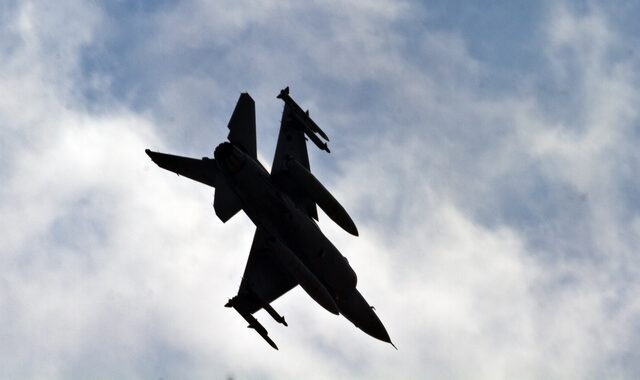 Τουρκικά F-16 πέταξαν πάνω από τη Ρω