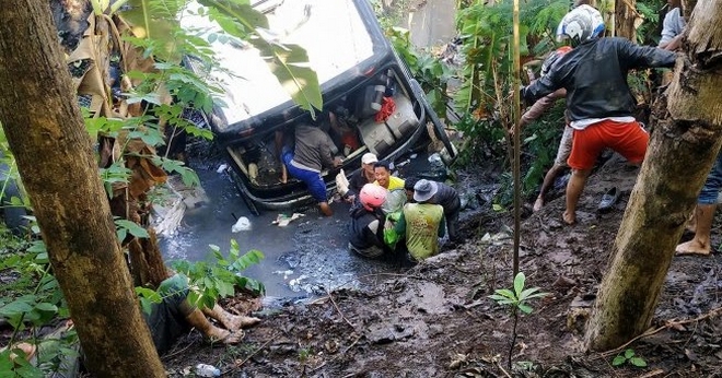 Ινδονησία: Πτώση λεωφορείου σε χαράδρα 150 μέτρων – Τουλάχιστον 24 νεκροί