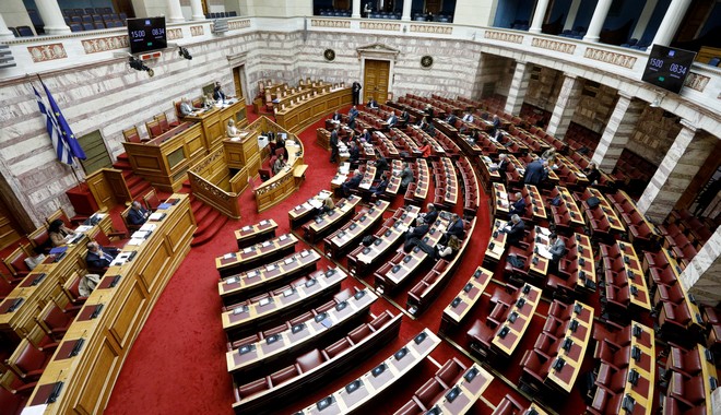 Βουλή: “Ναι” του ΣΥΡΙΖΑ επί της αρχής και των άρθρων του νομοσχεδίου για τη ψήφο των αποδήμων