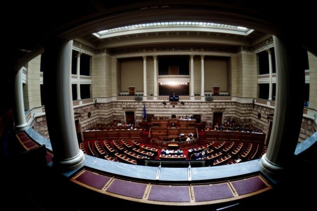 Βουλή: Κατατέθηκε το νομοσχέδιο για την ψήφο των Ελλήνων του εξωτερικού