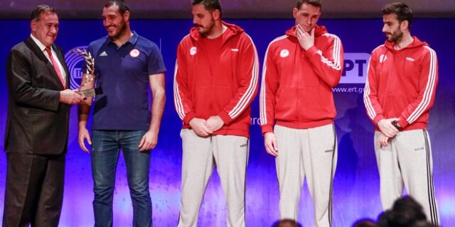 Βραβεία ΠΣΑΤ 2019: Κορυφαίος αθλητής ο Τσιτσιπάς, κορυφαία ομάδα το πόλο Ανδρών του Ολυμπιακού
