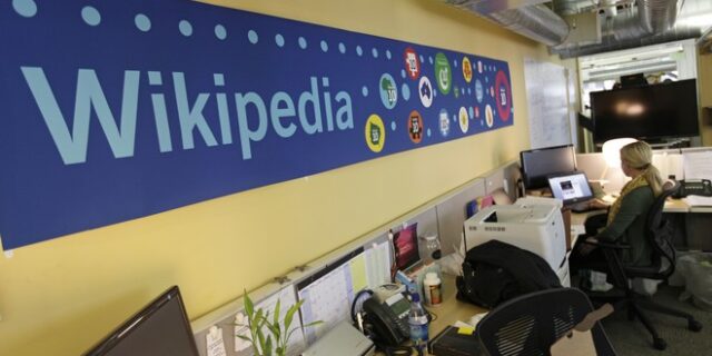 Ρωσία: Ο Πούτιν φτιάχνει την αντι-Wikipedia