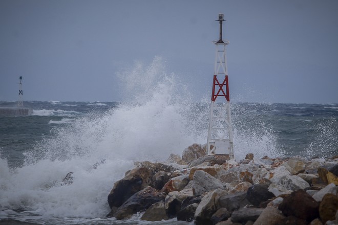 Στα 11 μποφόρ οι άνεμοι στο Αιγαίο – Απαγορευτικό απόπλου από Πειραιά, Ραφήνα, Λαύριο
