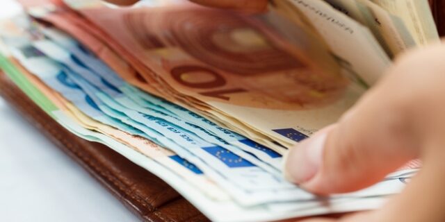 Κοινωνικό μέρισμα: Ξεκίνησε η καταβολή του βοηθήματος