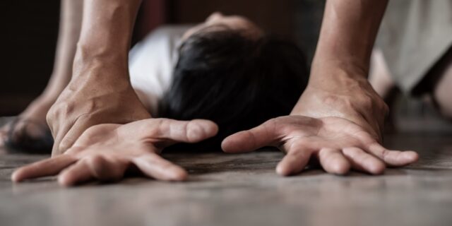 Ηράκλειο: Την κρατούσαν με τη βία και την εξέδιδαν καθημερινά