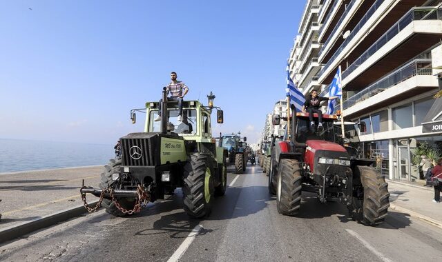 Αγροτικό συλλαλητήριο στο κτίριο της ΔΕΘ – Συμμετέχουν και κτηνοτρόφοι