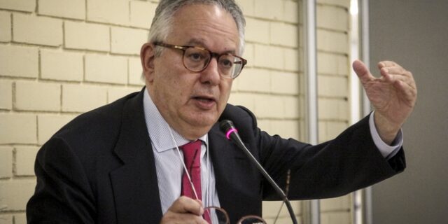 Αλιβιζάτος: Αλλαγή εποχής συμβολίζει η υποψηφιότητα Σακελλαροπούλου