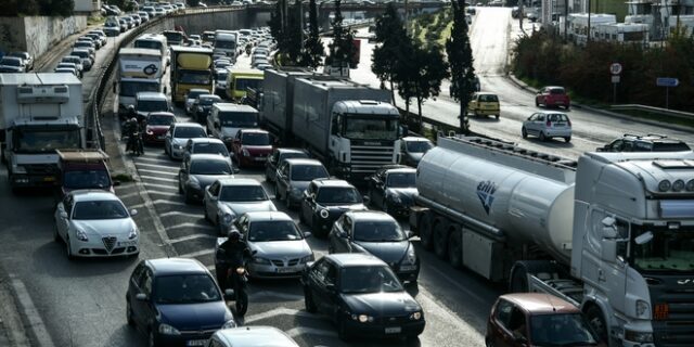 Από το απόγευμα η καθολική απαγόρευση για τα φορτηγά-Προσωρινή άρση κατά τόπους