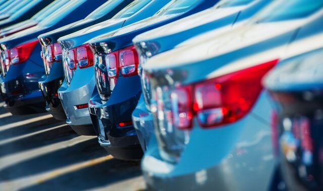 Οι εταιρικές πωλήσεις “σηκώνουν” την αγορά αυτοκινήτου – τα πιο δημοφιλή μοντέλα