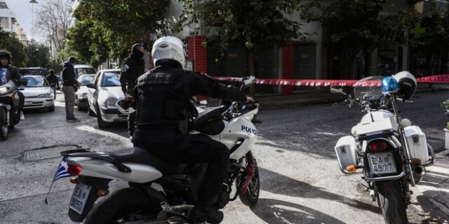 Με βαρύ οπλισμό συνελήφθησαν ο “τοξοβόλος” και η συνεργός της Ρούπα – Πρόλαβε “χτύπημα” η Αντιτρομοκρατική;