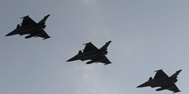 Γαλλία: Αμερικανικά αεροπλάνα έλαβαν άδεια να προσγειωθούν με τον όρο ότι δεν θα επιτεθούν στο Ιράν