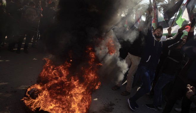 Στο πόδι οι Παλαιστίνιοι της Ελλάδας για το σχέδιο Τραμπ: “Είναι η κλοπή του αιώνα”