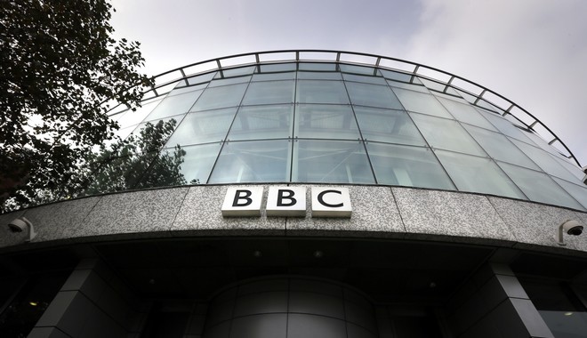 BBC: Καταργεί 450 θέσεις συντακτών