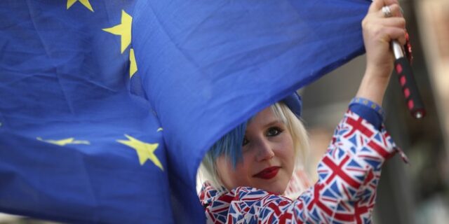 Βρετανία: Σε κυκλοφορία τα νέα αναμνηστικά νομίσματα Brexit, με τη σωστή ημερομηνία