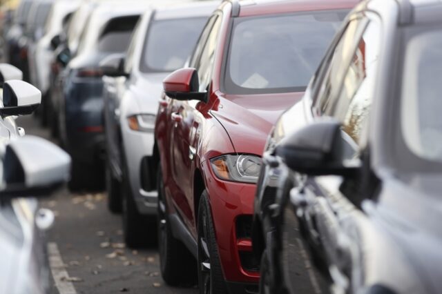 Αυτοκίνητο: Άνοδος στις πωλήσεις – ραγδαία αύξηση στα SUV και στη βενζίνη