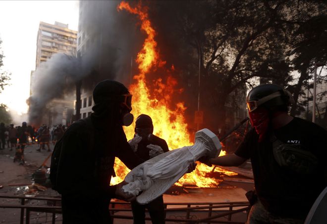 Χιλή: Βίαια επεισόδια μεταξύ διαδηλωτών και αστυνομίας