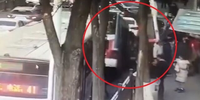 Κίνα: Δρόμος κατάπιε λεωφορείο – Νεκροί, τραυματίες και αγνοούμενοι