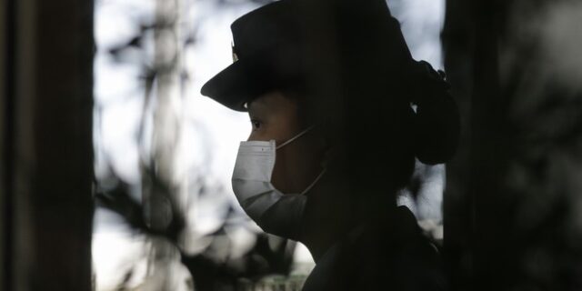 Κοροναϊός: Αυξάνονται οι νεκροί – Περισσότερα από 830 τα κρούσματα