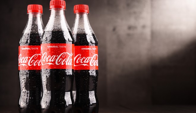 Coca Cola: Δεν καταργεί τα πλαστικά μπουκάλια γιατί τα θέλουν οι καταναλωτές