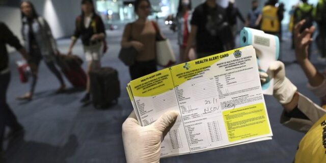 Κοροναϊός: 4.000 κρούσματα – Εγκαταλείπουν τη Γουχάν, χτίζουν τείχη σε χωριά